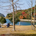 【画像】日常を離れてゆったりリラックス！　海や山のキャンプとはひと味違う湖畔のキャンプ場3選【四国エリア】 〜 画像1