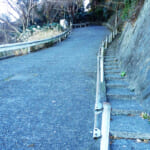 【画像】チャリダーの憧れ「坂バカの聖地」葉山・仙元山登山口が平均勾配16％のゲキ坂の連続に撃沈…… 〜 画像1