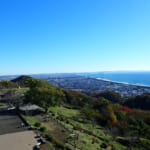 【画像】湘南の海に迫る低山アルプスの高麗山！　海と富士の絶景と遺跡を巡る「ミステリーツアー」 〜 画像1