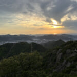 高御座山からは播磨灘に沈みゆく夕陽と夜景が楽しめる