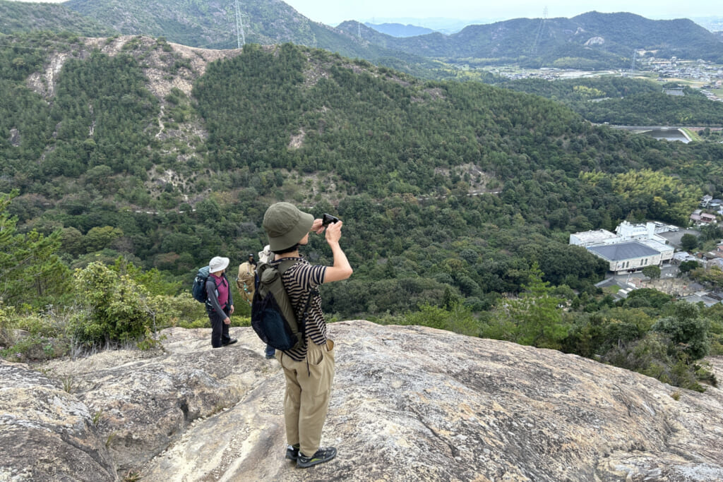 百間岩の上から