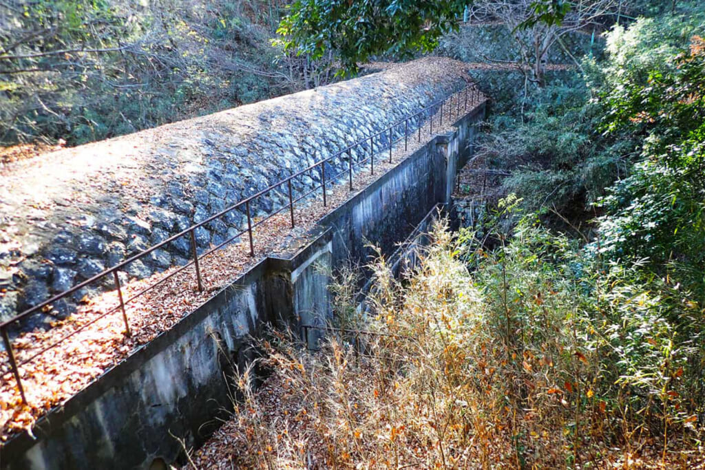 水路橋の水路