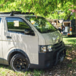 【画像】「湯船つきハイエース」で芯まで温まる！　車中泊もできるウッディな車内が超オシャレ 〜 画像1