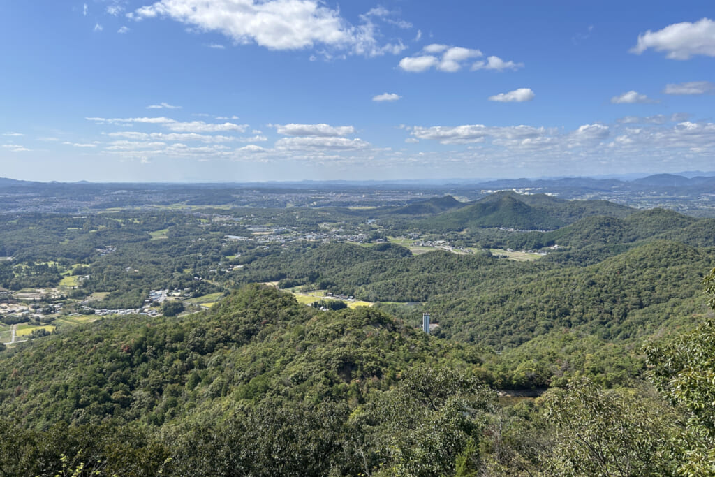 宰相ヶ岳西側の眺望。のどかな里山風景を独り占めできる秘密のスポット