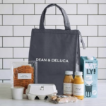 【画像】思わず持ち運びしたくなる！　ラインアップ豊富な「DEAN & DELUCA」のクーラーバッグが機能的でお洒落 〜 画像1